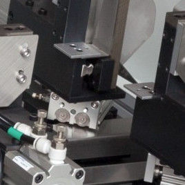 4 Máquina de corte de borda automática lateral 0,6MPa Máquina de corte de borda para cartuchos de ar condicionado