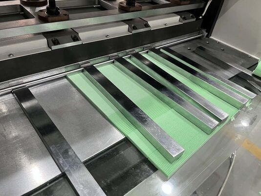 Linha de Produção de Filtros com Saída Estável, Operação Fácil, Dobramento, Colagem e Suporte para Operação Contínua de Longa Duração