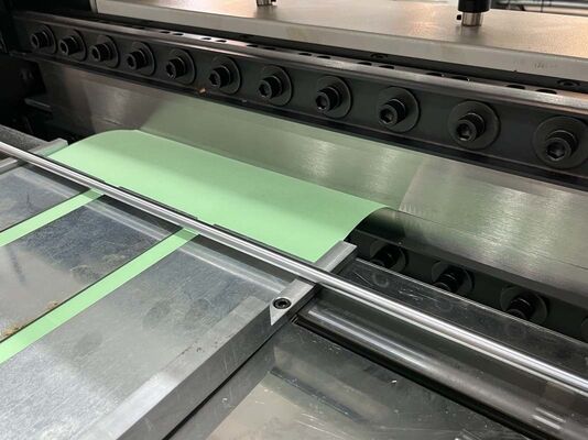 Máquina de dobragem de papel de filtro de semi-automação para soluções de filtragem de fluxo de trabalho otimizadas e operações de eficiência energética