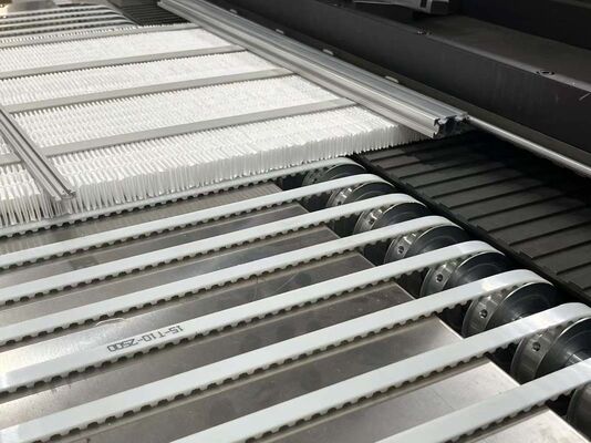 Máquina de pregas totalmente automática para filtro HEPA de fibra de vidro avançada para sistemas de filtragem de grau industrial e operações de alto rendimento