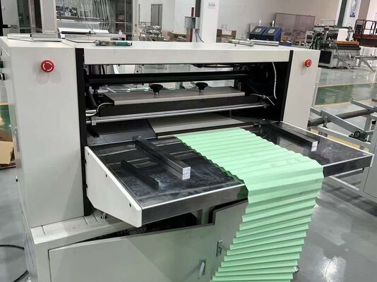 Tempo de processamento rápido Máquina de dobragem de filtros industriais e domésticos semiautomática tipo faca para ciclos de produção otimizados